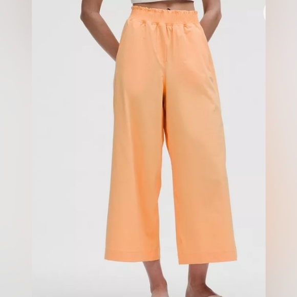 Lululemon High Rise Water Repellent Rufflel Waist Cropped Pant - Picture 2 of 9